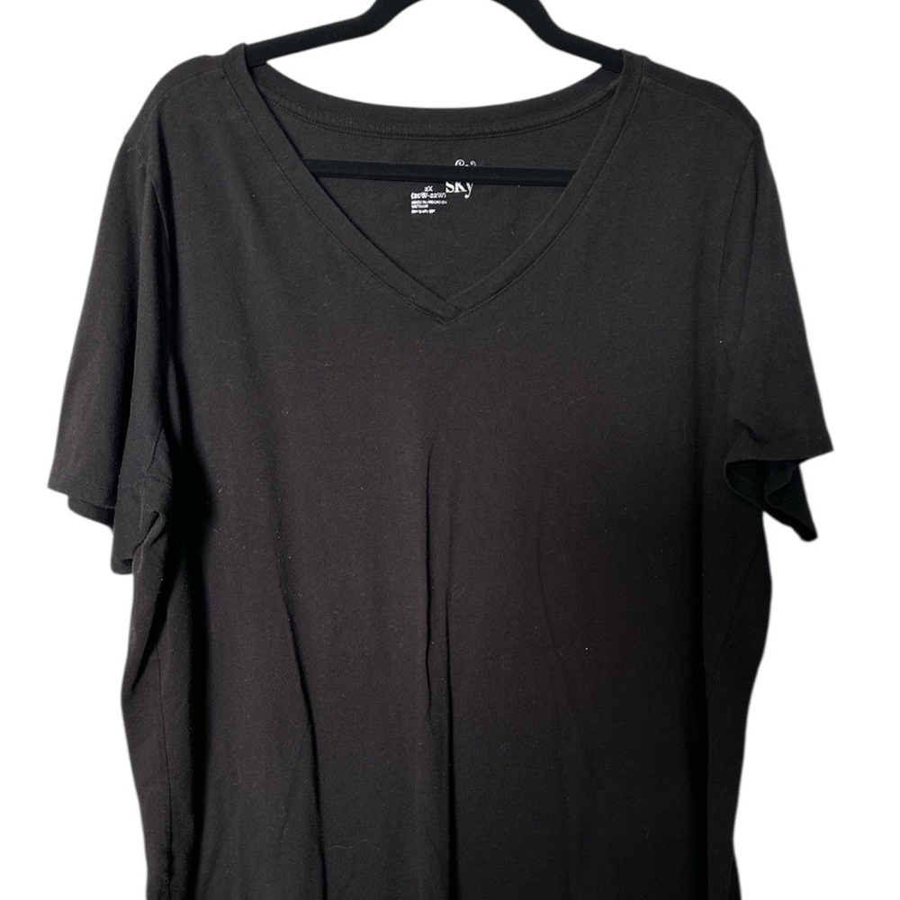 TERRA & SKY - Black V-Neck Short Sleeve Top